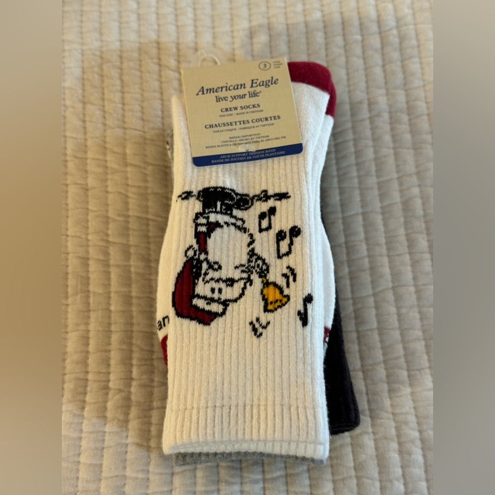 Peanuts Snoopy 3 pk American Eagle Crew Sock with Arch Support Tension Band NWT